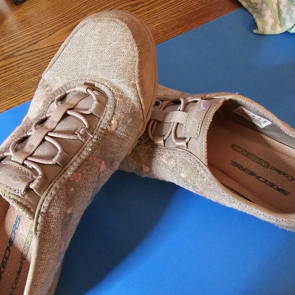 Skechers Breath Easy Relaxed Air Cooled Memory Foam Garden Joy Womens 10 Shoes